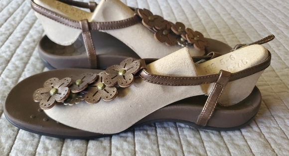 Vionic Julie II Slingback Thong Sandal MSRP $79.99 - Picture 7 of 9